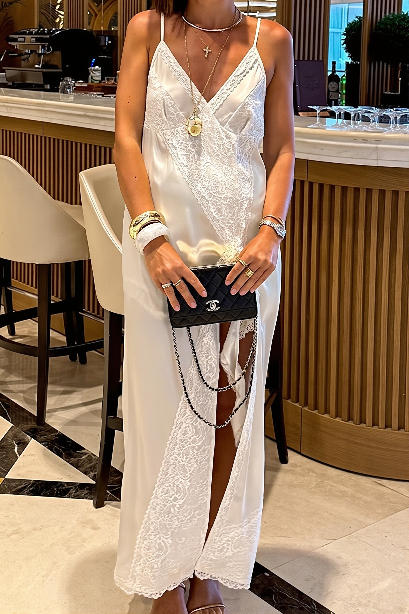 Elena asymmetrisches Midikleid aus Seiden-Satin mit Spitze