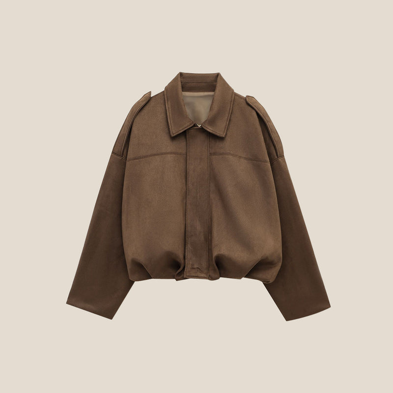 Braune SOERA Jacke vor einem neutralen Hintergrund