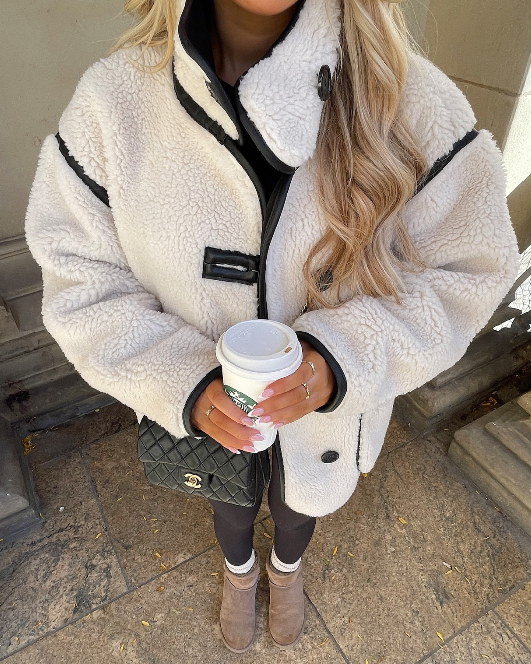 Elegant Aspen Sherpa Jacket - Soft Cozy Outerwear for All Occasions 1