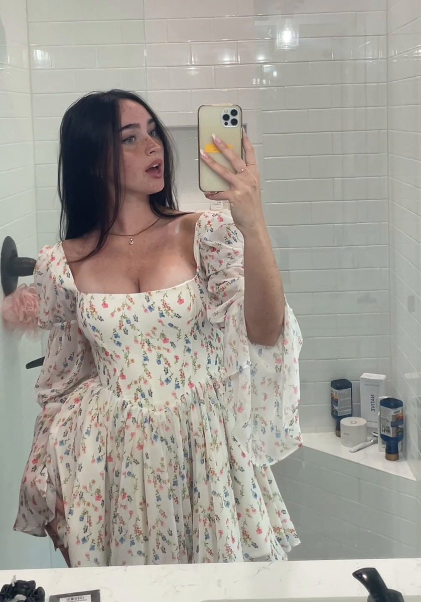 Minidress Bianca con volant e spalle scoperte