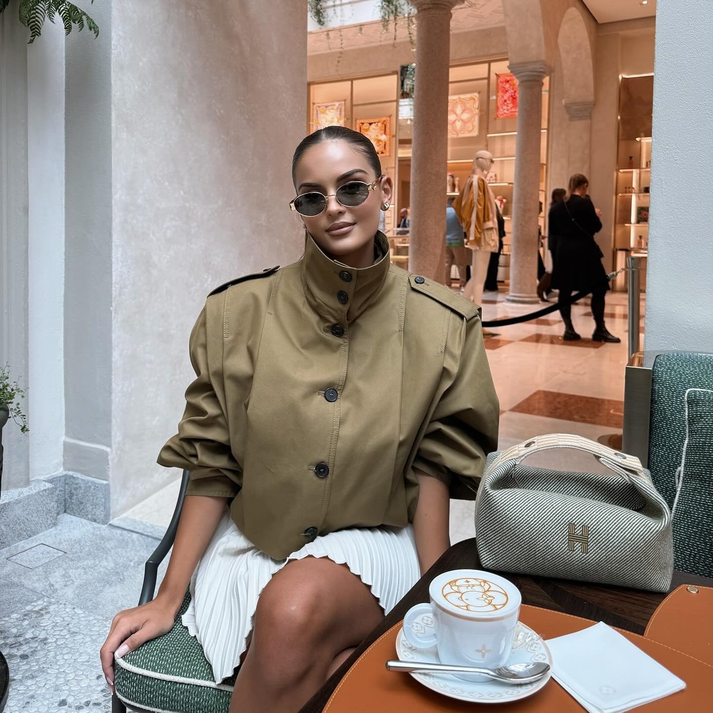 Khaki Puffer Jacket - Elegant Cropped Outerwear with Stylish Sleeves 0