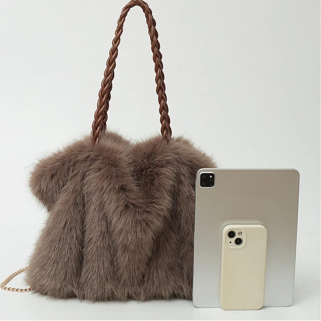 Women's Plush Large Capacity Tote Bag with Metal Chain - High-End Pleated Fox Fur Commuter Bag 2