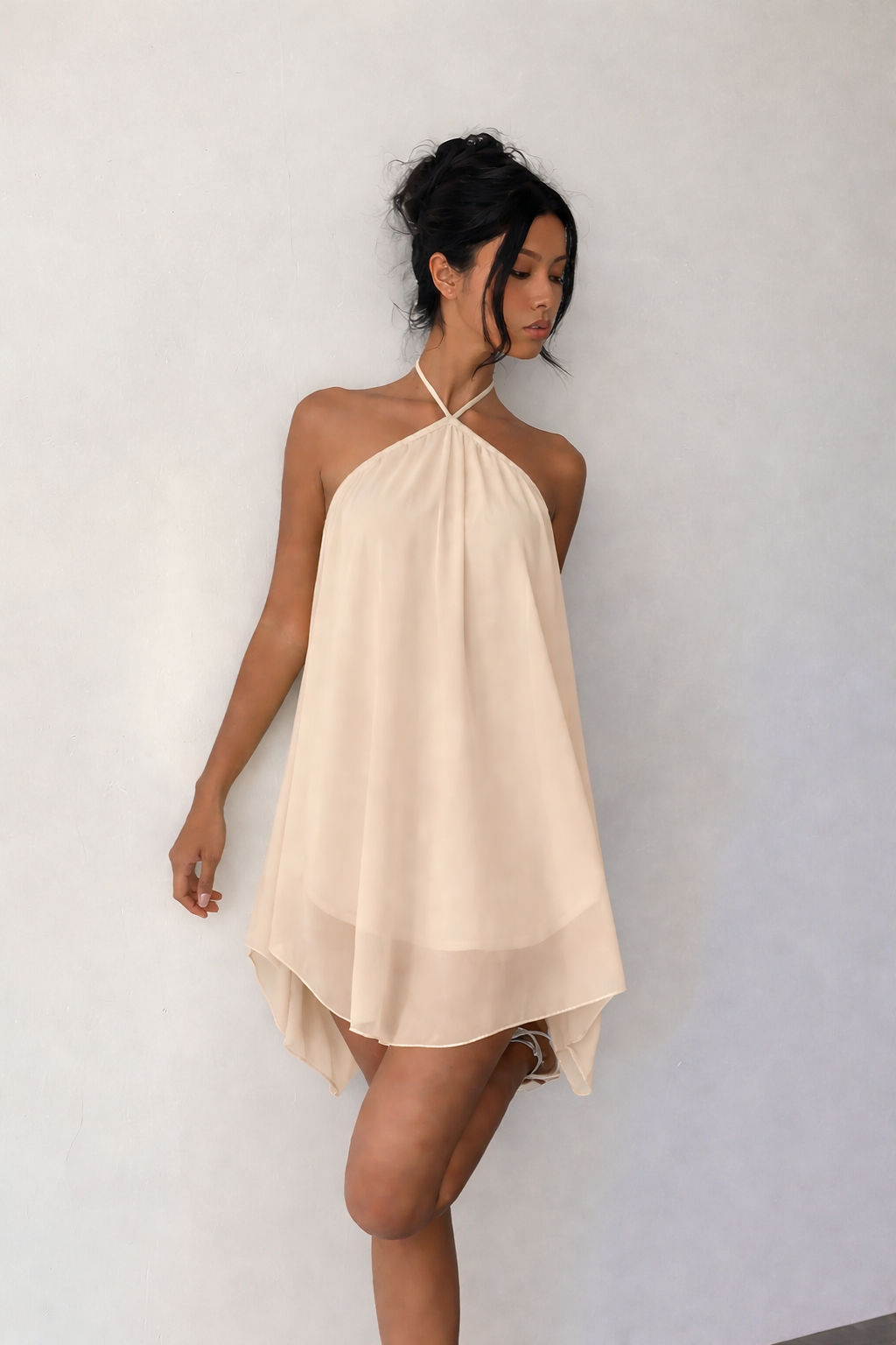 Abito mini Kassidy con allacciatura al collo