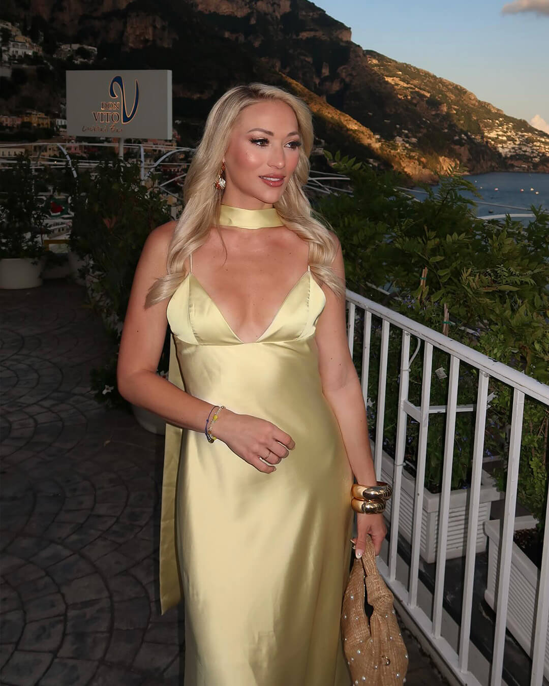 Robe longue Bianca en satin avec écharpe