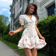 Robe courte Andromeda à fleurs, manches bouffantes