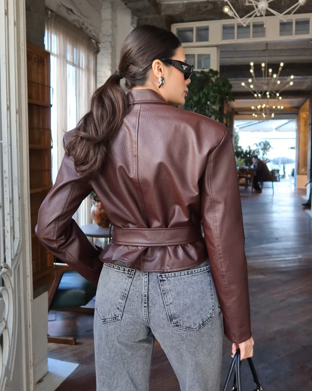 Emily Schnür-Detail Vegane Kunstlederjacke