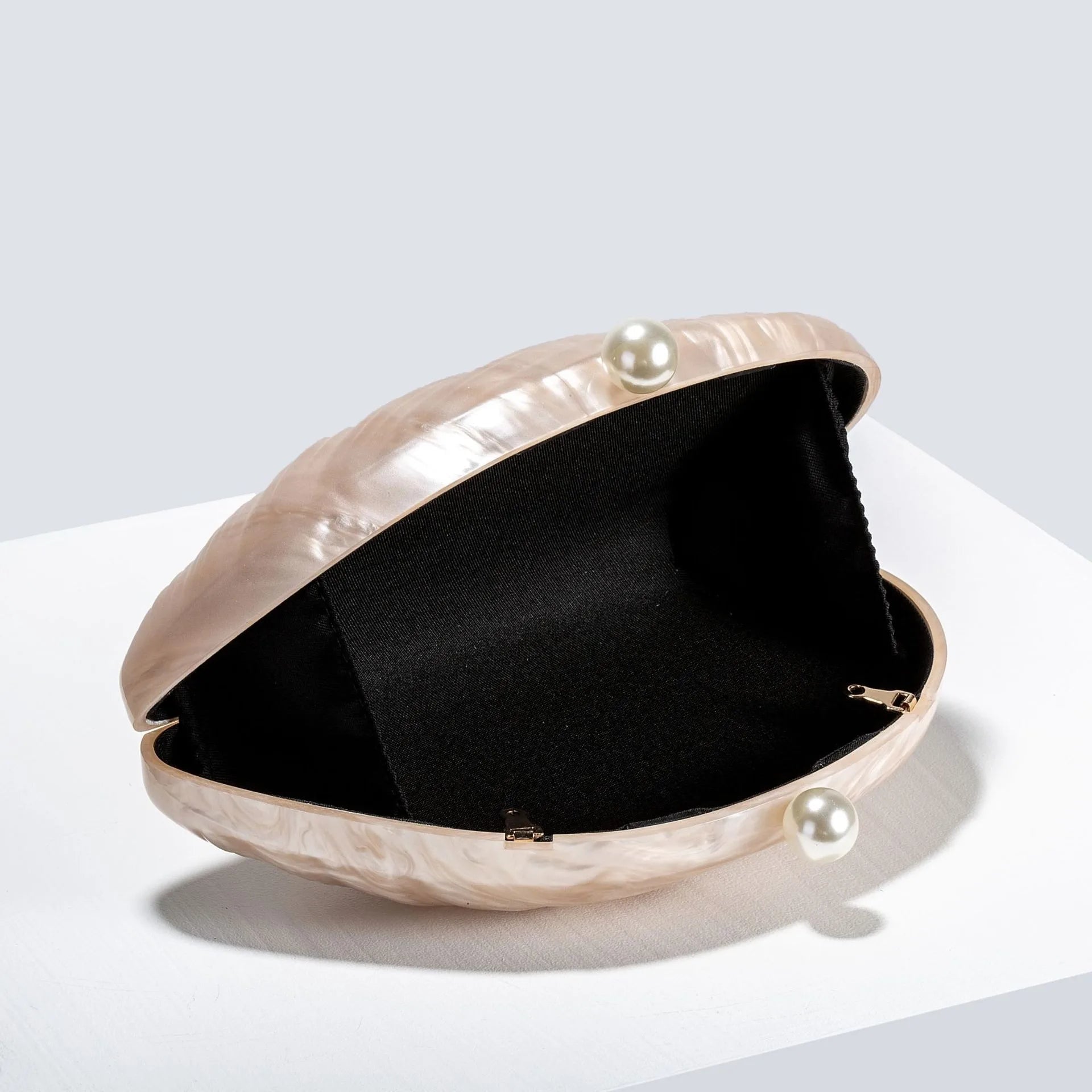 SOERA Valentina Shell-Shaped Clutch Purse - Handbags -  White