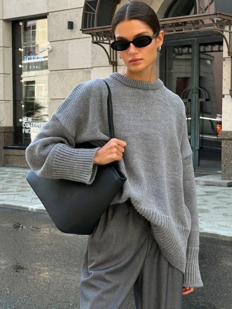 SOERA Strick-Look mit grauer Hose und dunkler Tasche